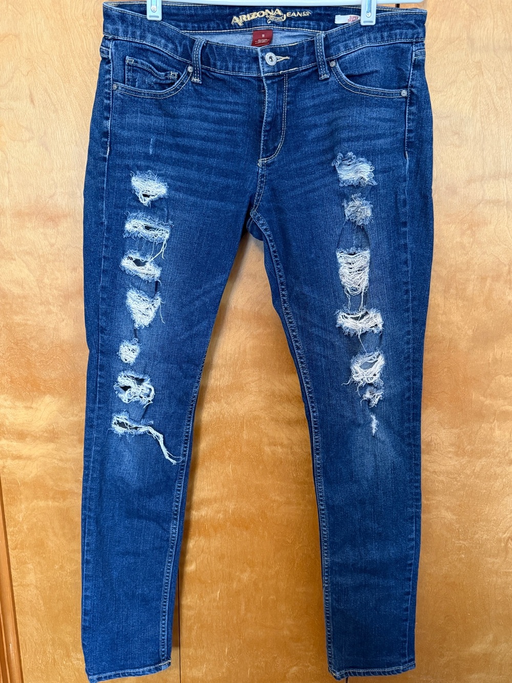 EUC - Arizona Jean Company Distressed Dark Wash Skinny Jeans Size 11